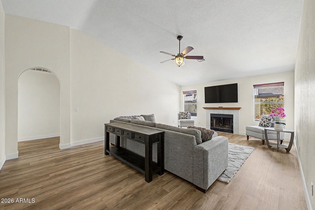 Image 2 of property listing at 4014 E MORROW Drive, Phoenix, AZ 85050