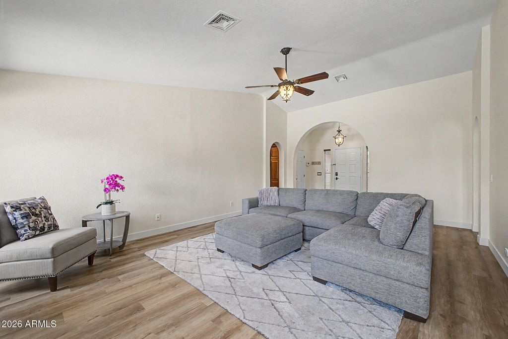 Image 6 of property listing at 4014 E MORROW Drive, Phoenix, AZ 85050