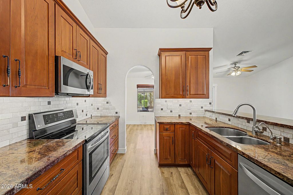 Image 7 of property listing at 4014 E MORROW Drive, Phoenix, AZ 85050