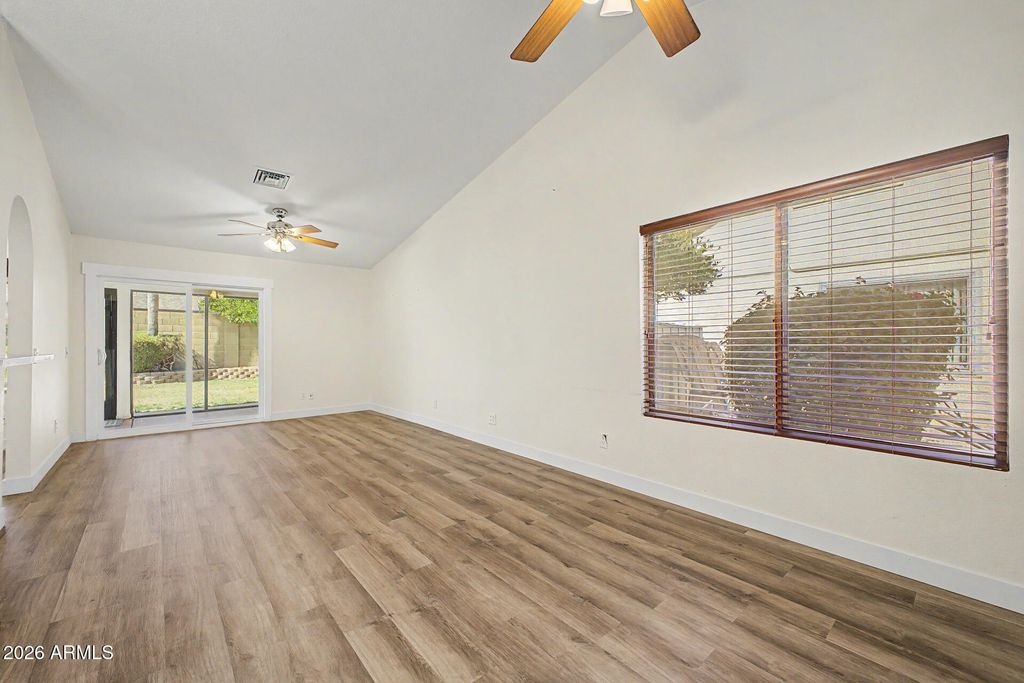 Image 8 of property listing at 4014 E MORROW Drive, Phoenix, AZ 85050