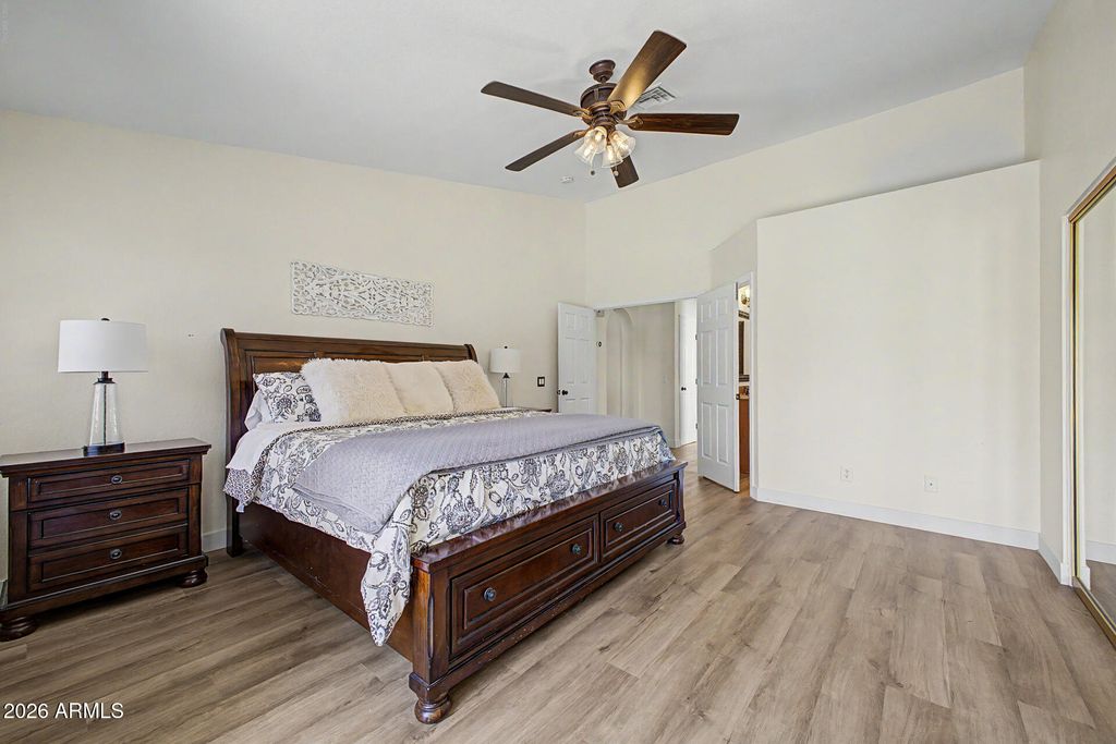Image 9 of property listing at 4014 E MORROW Drive, Phoenix, AZ 85050