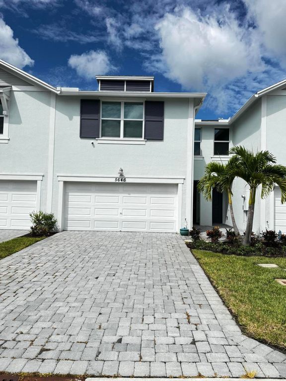 5646 SE Edgewater Circle, Stuart, FL 34997