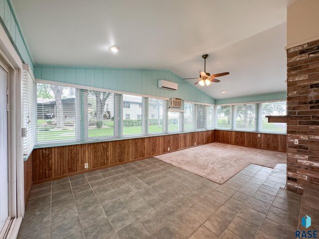1220 W 23rd St Street, Mitchell, SD 57301