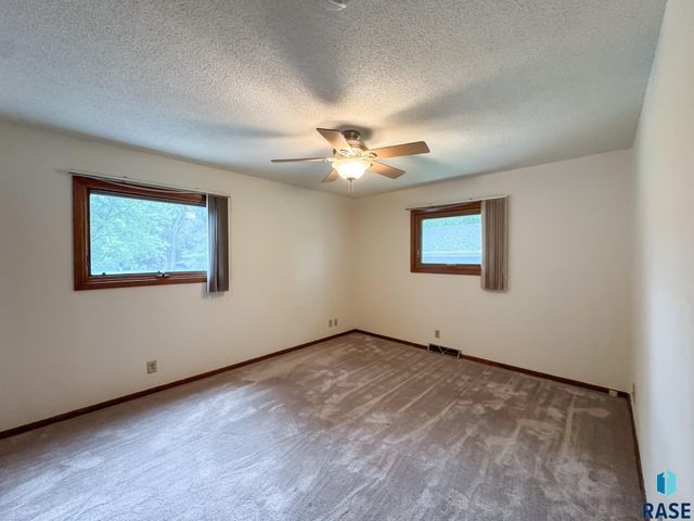 1220 W 23rd St Street, Mitchell, SD 57301