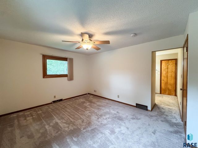 1220 W 23rd St Street, Mitchell, SD 57301