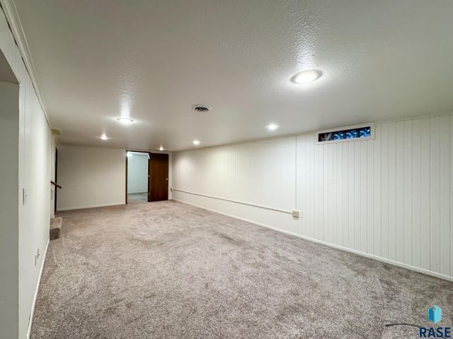 1220 W 23rd St Street, Mitchell, SD 57301