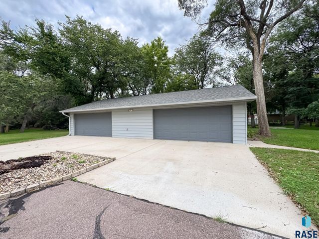 1220 W 23rd St Street, Mitchell, SD 57301