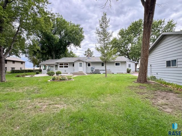 1220 W 23rd St Street, Mitchell, SD 57301