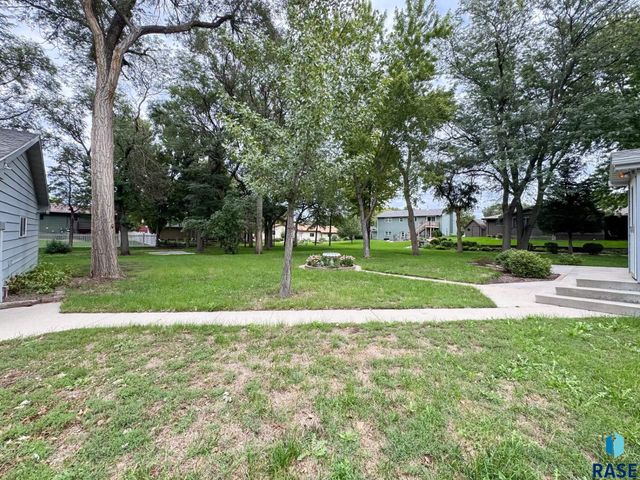 1220 W 23rd St Street, Mitchell, SD 57301