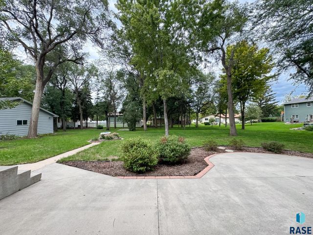 1220 W 23rd St Street, Mitchell, SD 57301