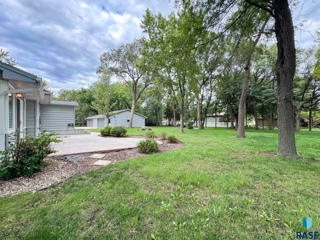 1220 W 23rd St Street, Mitchell, SD 57301