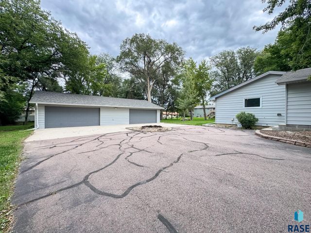 1220 W 23rd St Street, Mitchell, SD 57301
