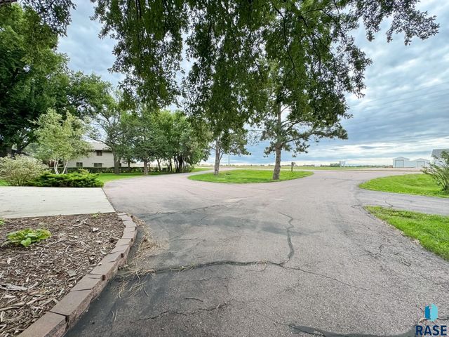 1220 W 23rd St Street, Mitchell, SD 57301