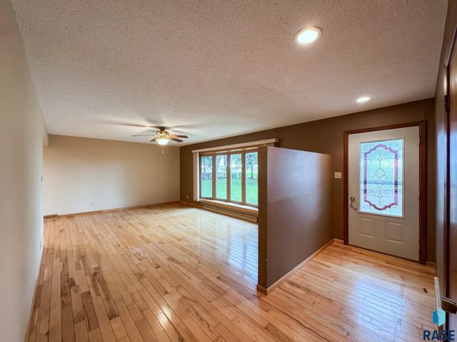 1220 W 23rd St Street, Mitchell, SD 57301