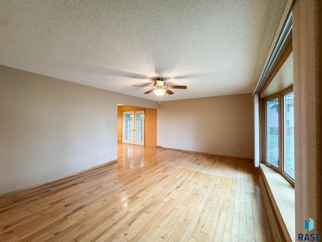 1220 W 23rd St Street, Mitchell, SD 57301