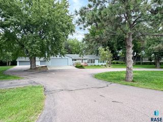 1220 W 23rd St Street, Mitchell, SD 57301