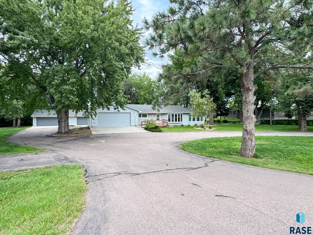 1220 W 23rd St Street, Mitchell, SD 57301