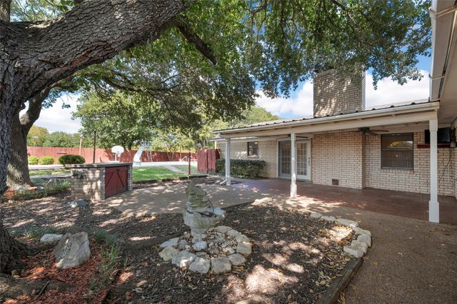 749 Castleman Creek Road, Hewitt, TX 76643