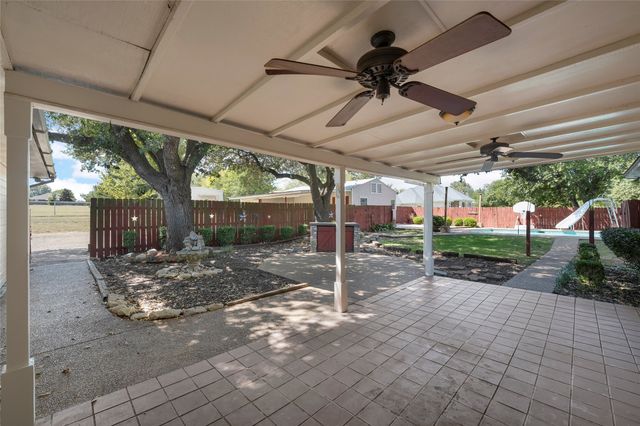 749 Castleman Creek Road, Hewitt, TX 76643