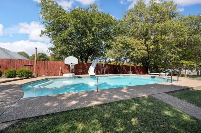 749 Castleman Creek Road, Hewitt, TX 76643