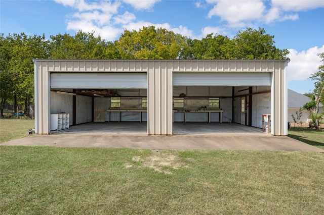 749 Castleman Creek Road, Hewitt, TX 76643