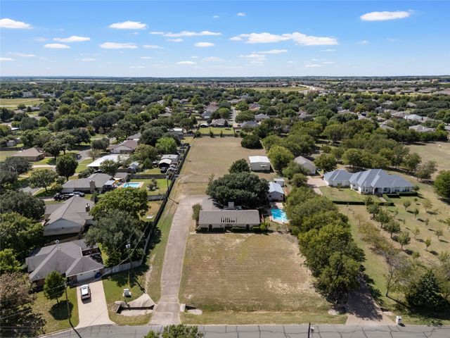 749 Castleman Creek Road, Hewitt, TX 76643