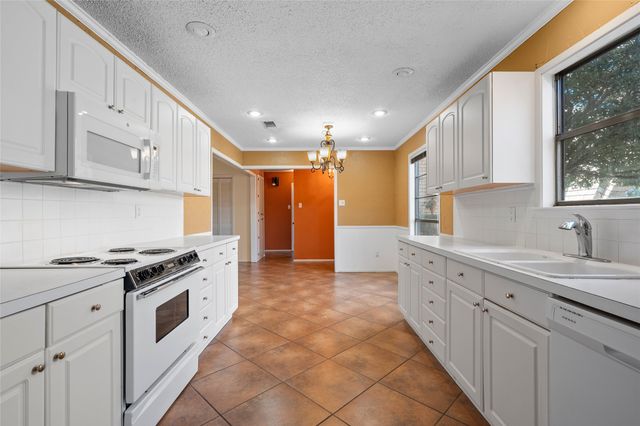 749 Castleman Creek Road, Hewitt, TX 76643