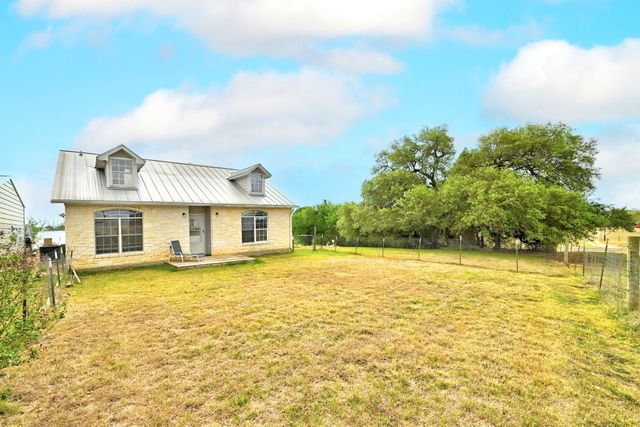127 Klbj RD, Smithville, TX 78957