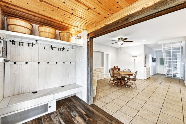 127 Klbj RD, Smithville, TX 78957