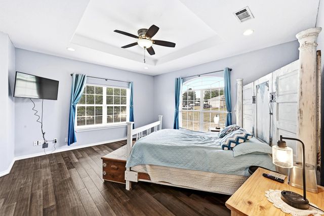 127 Klbj RD, Smithville, TX 78957