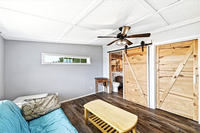 127 Klbj RD, Smithville, TX 78957