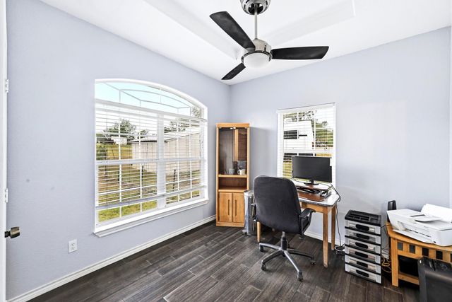 127 Klbj RD, Smithville, TX 78957