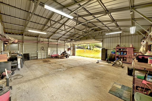 127 Klbj RD, Smithville, TX 78957