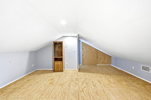 127 Klbj RD, Smithville, TX 78957