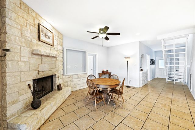 127 Klbj RD, Smithville, TX 78957