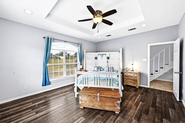 127 Klbj RD, Smithville, TX 78957