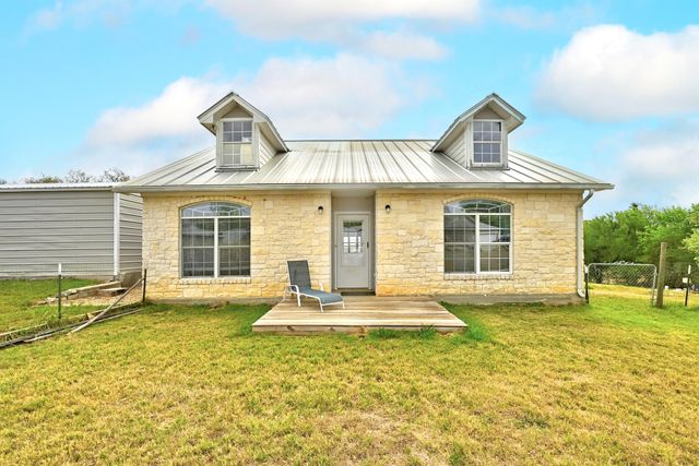 127 Klbj RD, Smithville, TX 78957