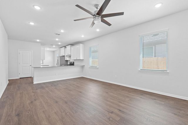 6349 Marsh LN, Buda, TX 78610