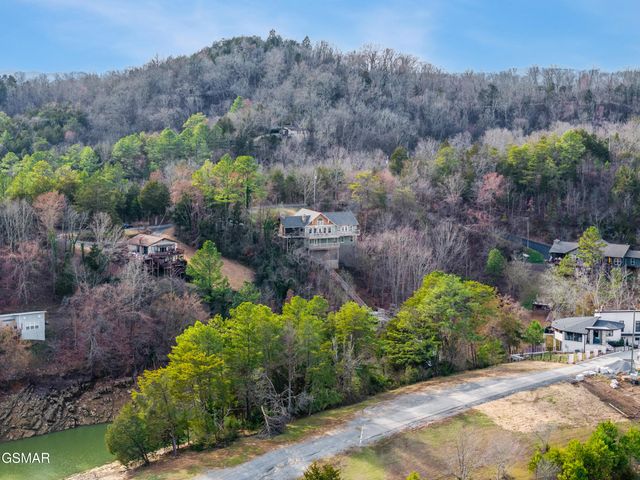 1965 McCroskey Lane, Sevierville, TN 37876