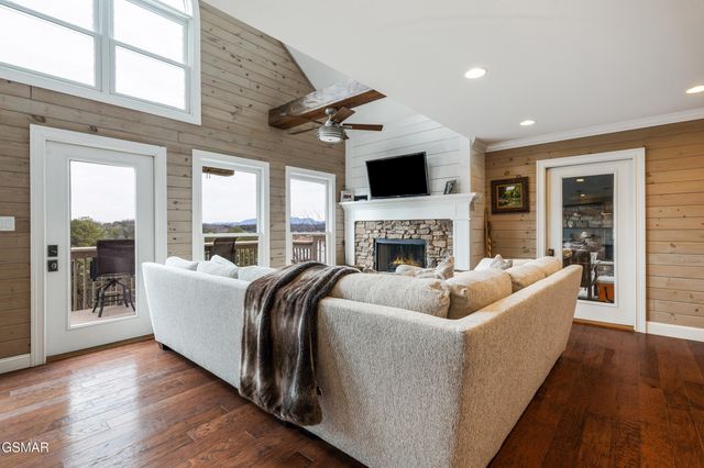 1965 McCroskey Lane, Sevierville, TN 37876