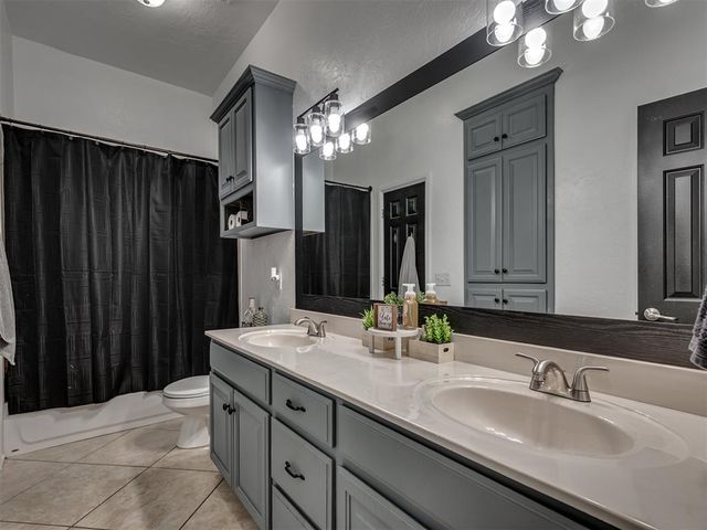 243 E Richmond Terrace, Mustang, OK 73064