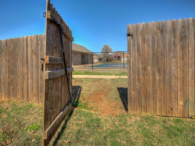 243 E Richmond Terrace, Mustang, OK 73064