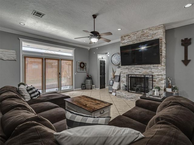 243 E Richmond Terrace, Mustang, OK 73064