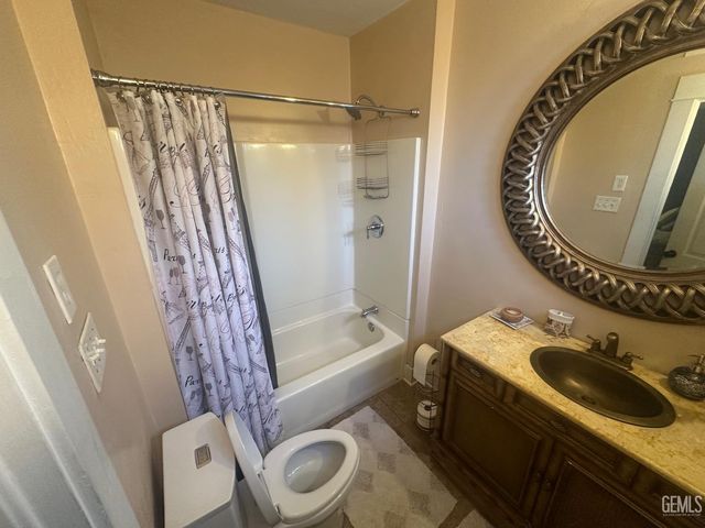 423 Bernard Street, Bakersfield, CA 93305