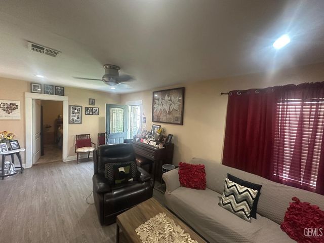 423 Bernard Street, Bakersfield, CA 93305