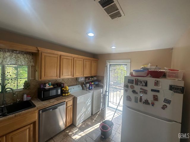 423 Bernard Street, Bakersfield, CA 93305