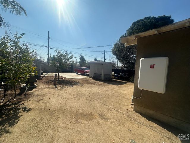 423 Bernard Street, Bakersfield, CA 93305