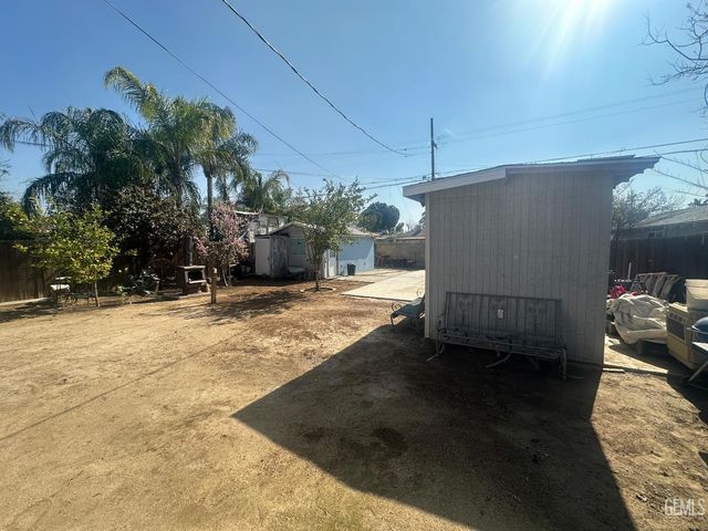 423 Bernard Street, Bakersfield, CA 93305