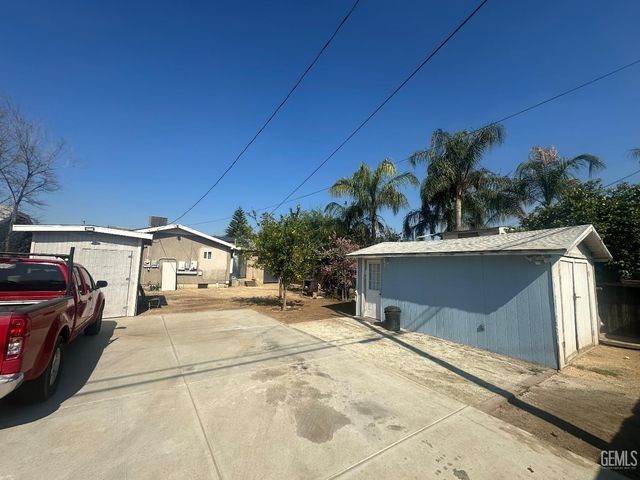423 Bernard Street, Bakersfield, CA 93305