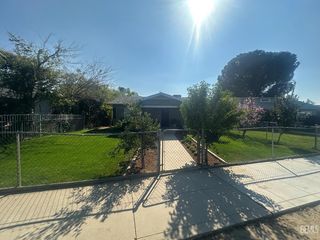 423 Bernard Street, Bakersfield, CA 93305